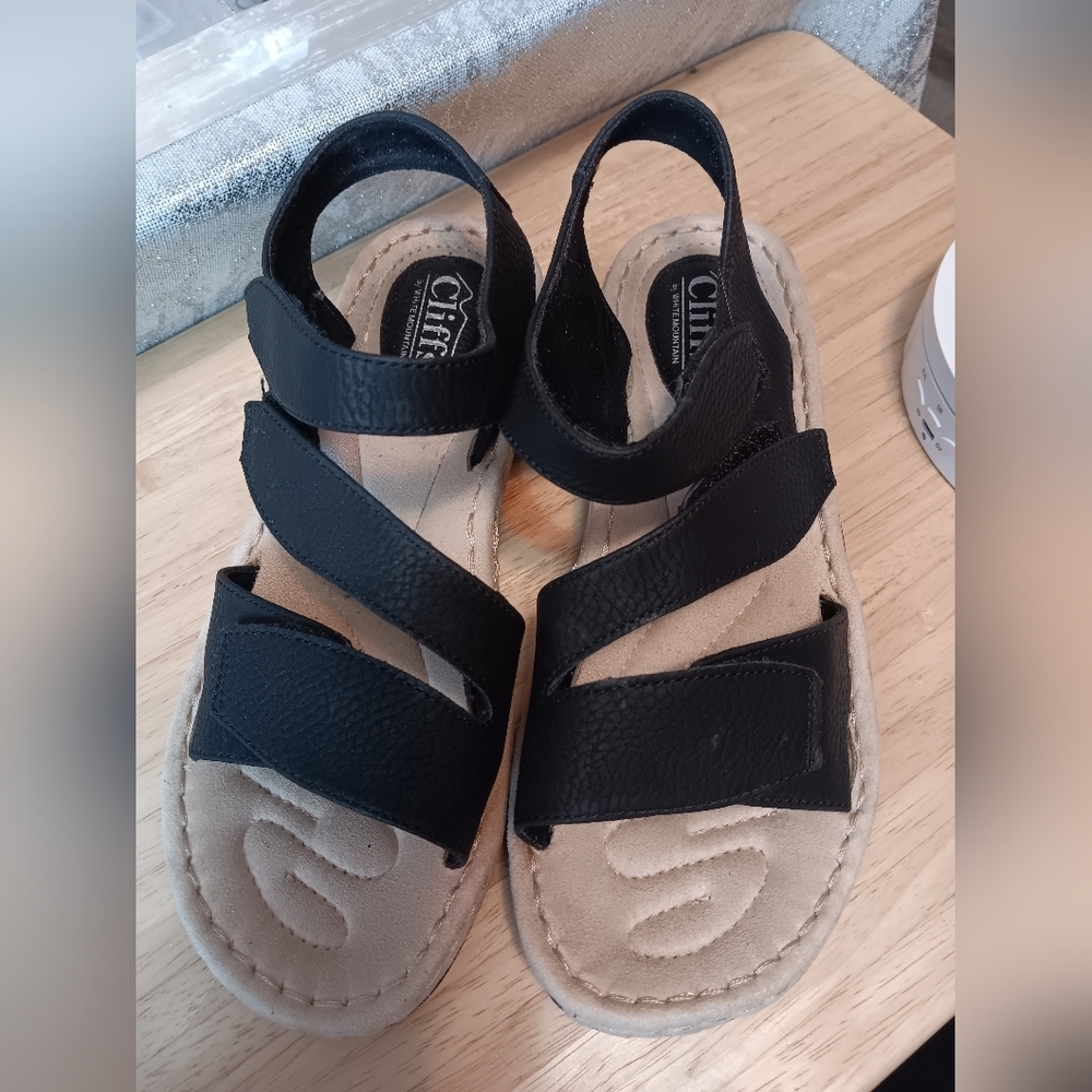 Cliffs By White Mountain Black and Tan Women's Sandals 10